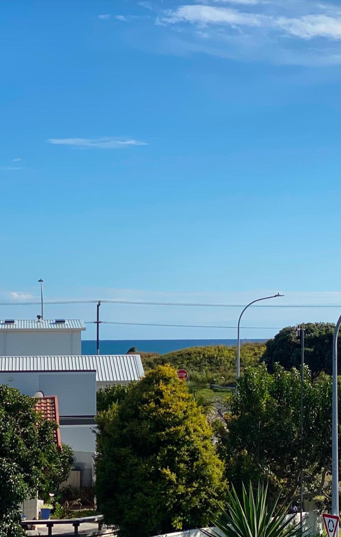 Sandbar Views Beachside Retreat - 100M From The Beach & Pets Welcome Papamoa Exterior photo